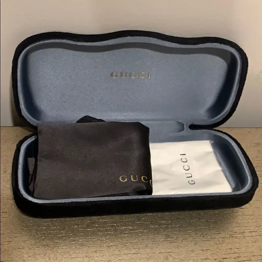 Gucci sunglass valves case & satin dust bag dust c